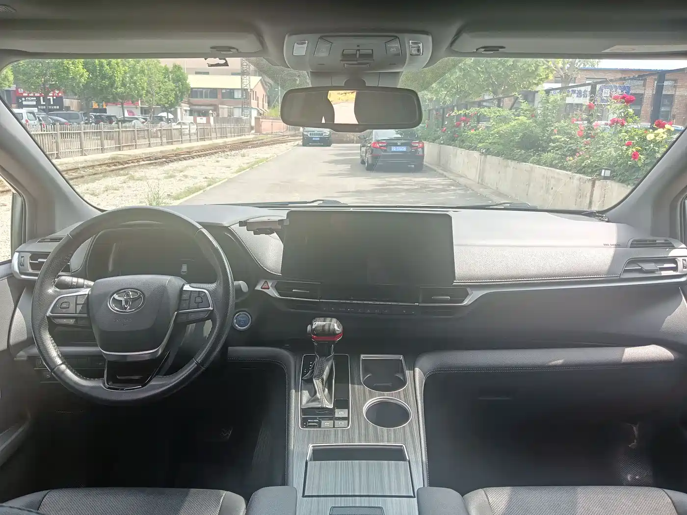 Toyota Sienna 2021 2.5L Hybrid Premium Edition фото 22