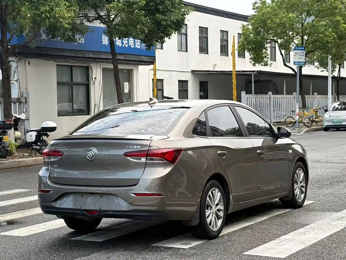 Фото 14 - Buick Excelle