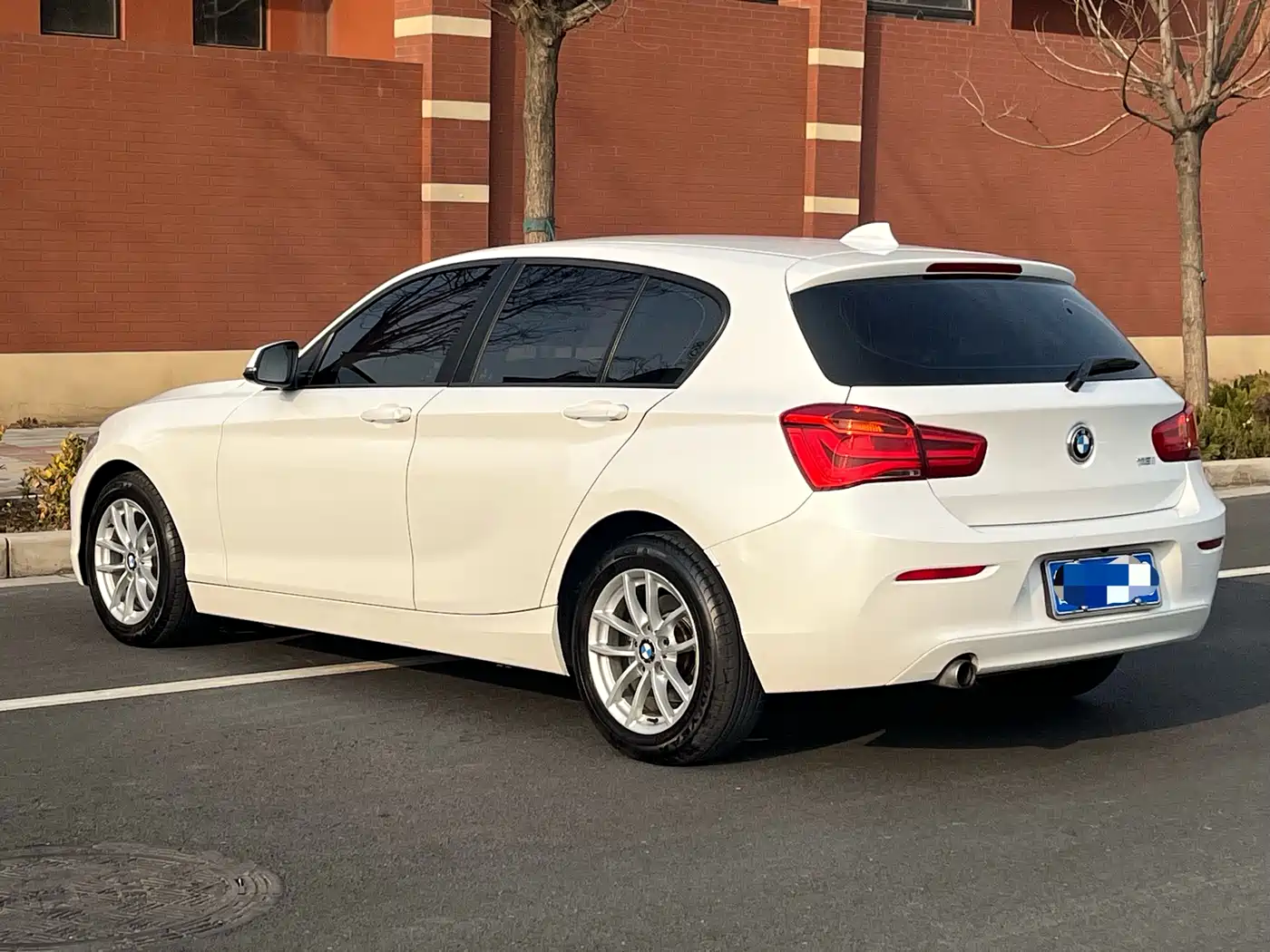 BMW 1 Series (Import) 2016 118i Leading фото 4