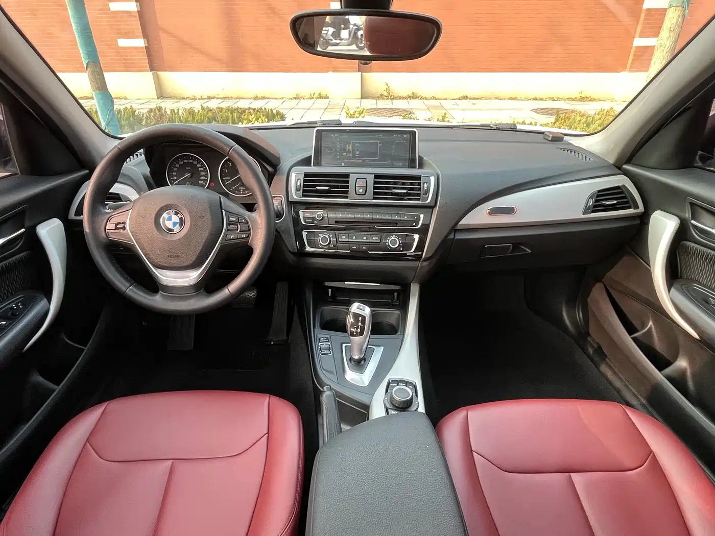 BMW 1 Series (Import) 2016 118i Leading фото 9