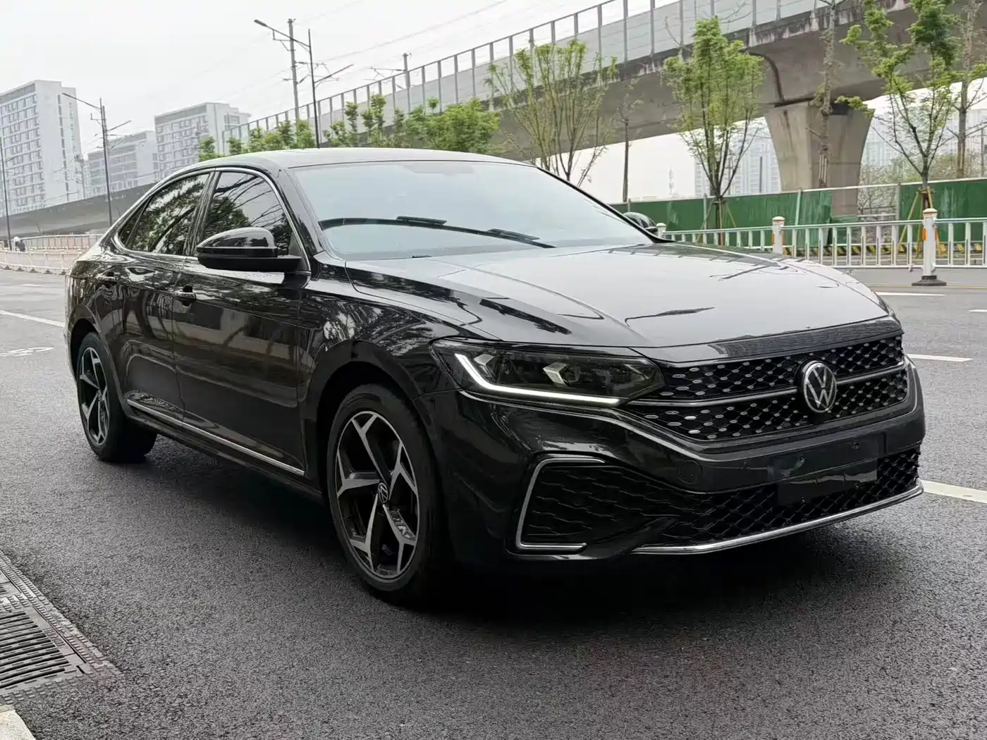 Volkswagen Passat 2024 380TSI Starlight Dragon Soaring Edition фото 2
