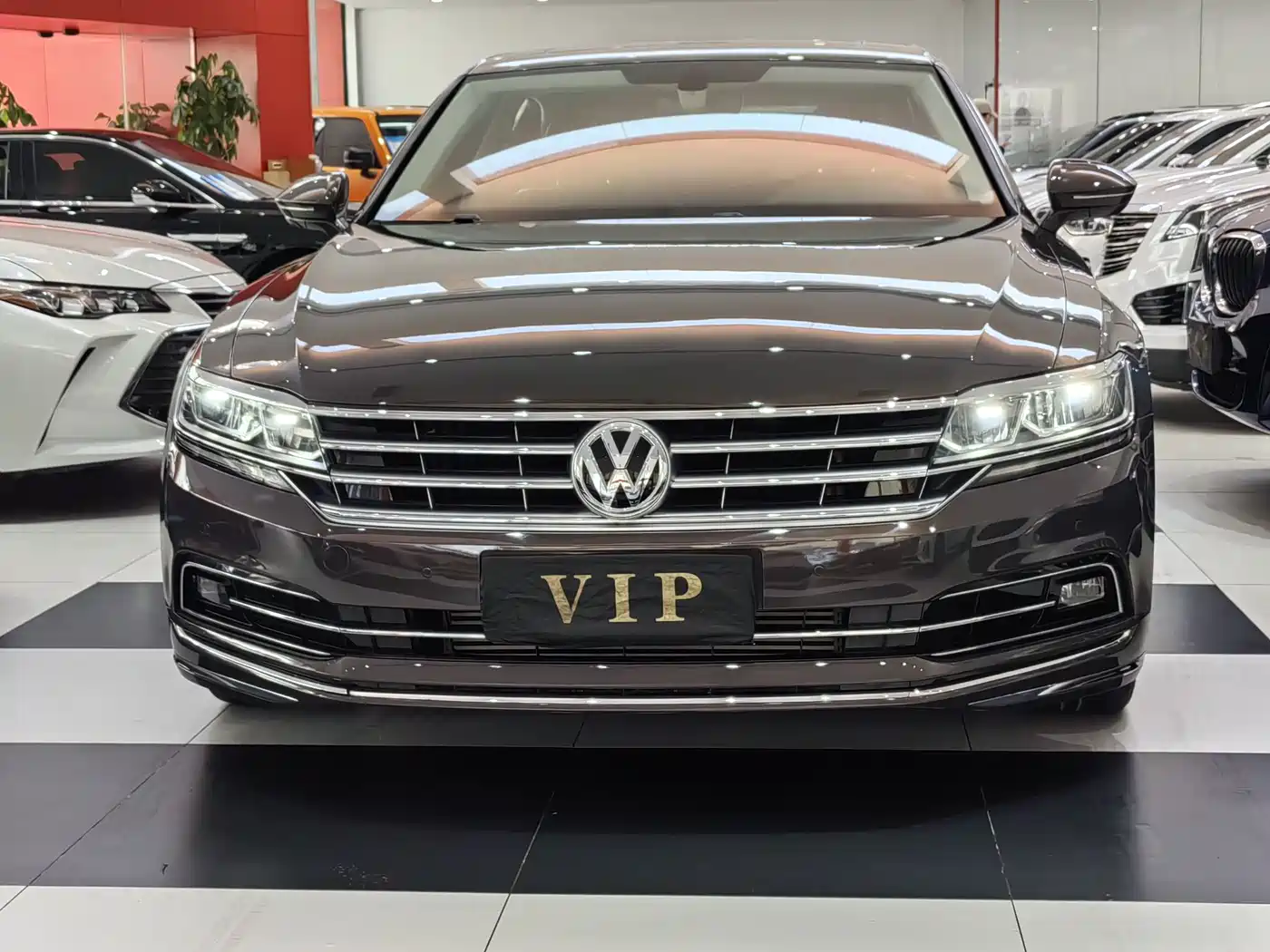 Volkswagen Phideon 2018 380TSI 2WD Business Edition фото 2