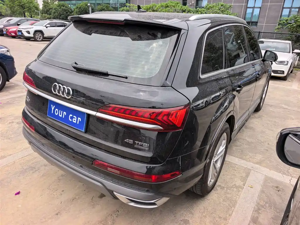 Audi Q7 2024 45 TFSI quattro S line Sport фото 6