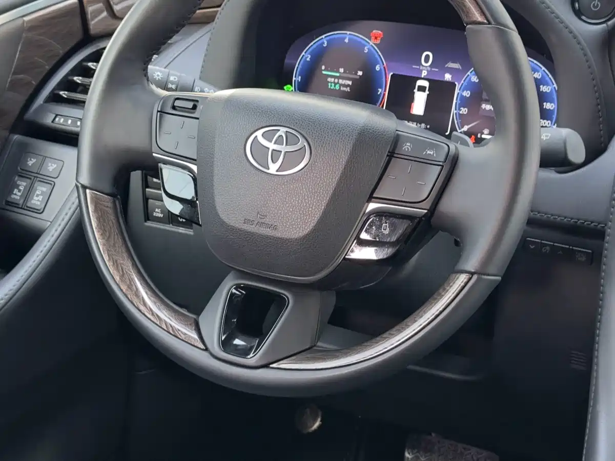 Toyota Alphard 2026