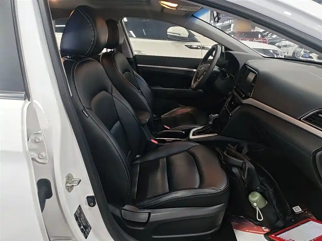 Hyundai Elantra 2016 Model 1.6L Automatic Smart Elite фото 25