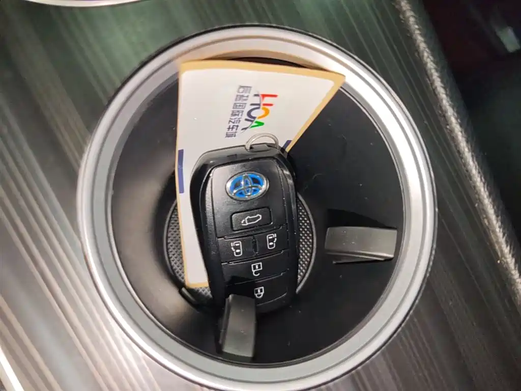 Toyota Sienna 2021 2.5L Hybrid Premium Edition фото 9