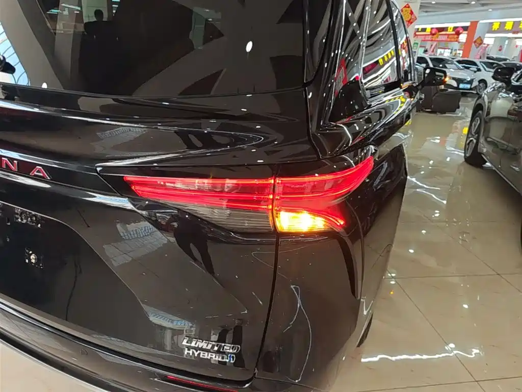 Toyota Sienna 2021 2.5L Hybrid Premium Edition фото 8