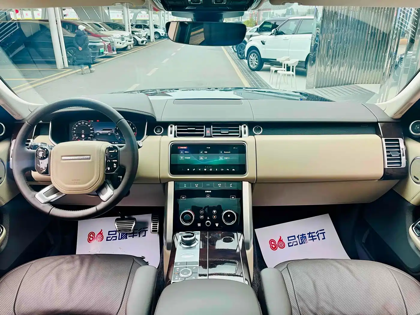 Land Rover Range Rover 2021 3.0 L6 Heritage Extended Classic Edition фото 7
