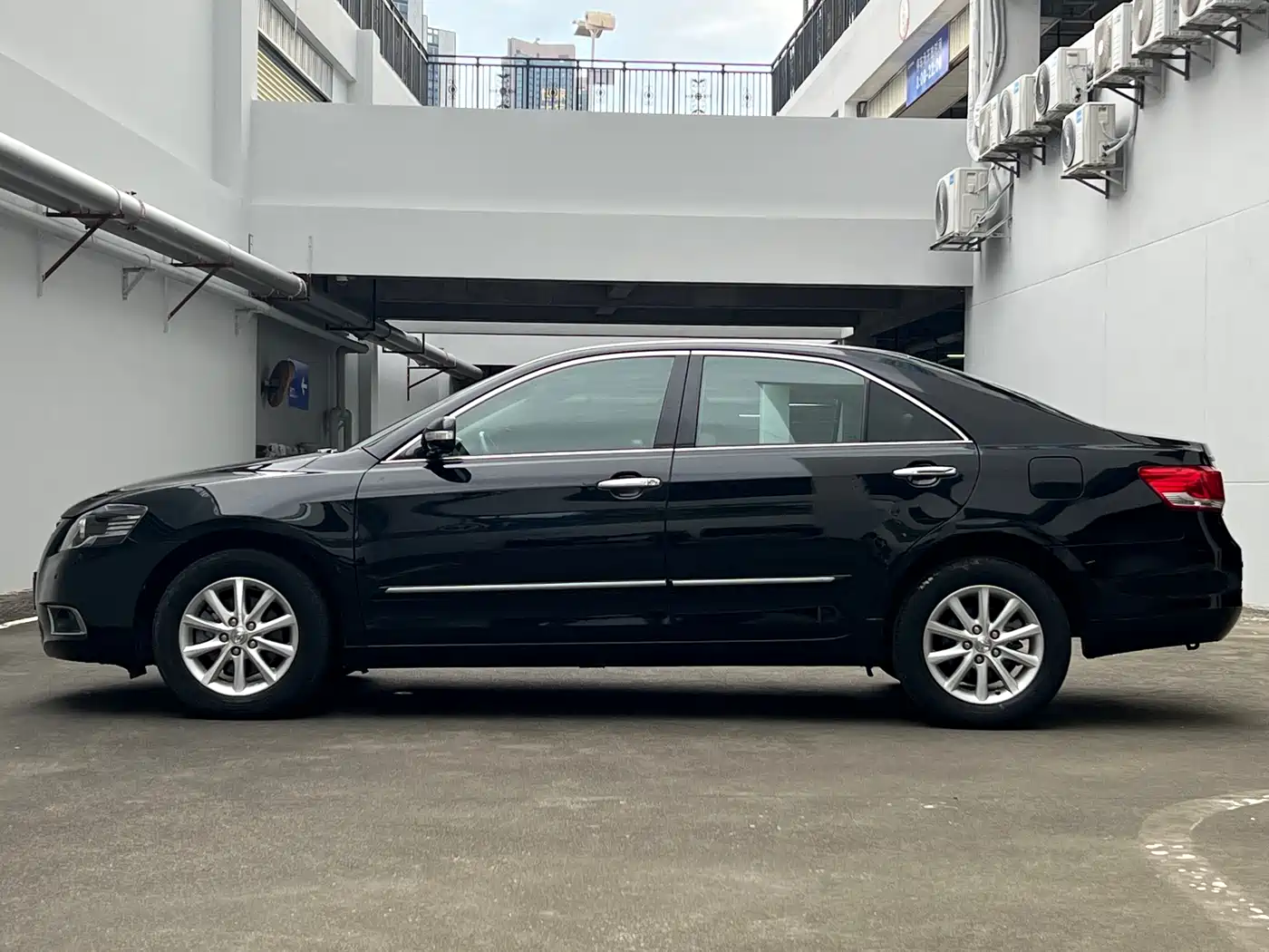 Toyota Camry 2013 200E Classic Elite Edition фото 4