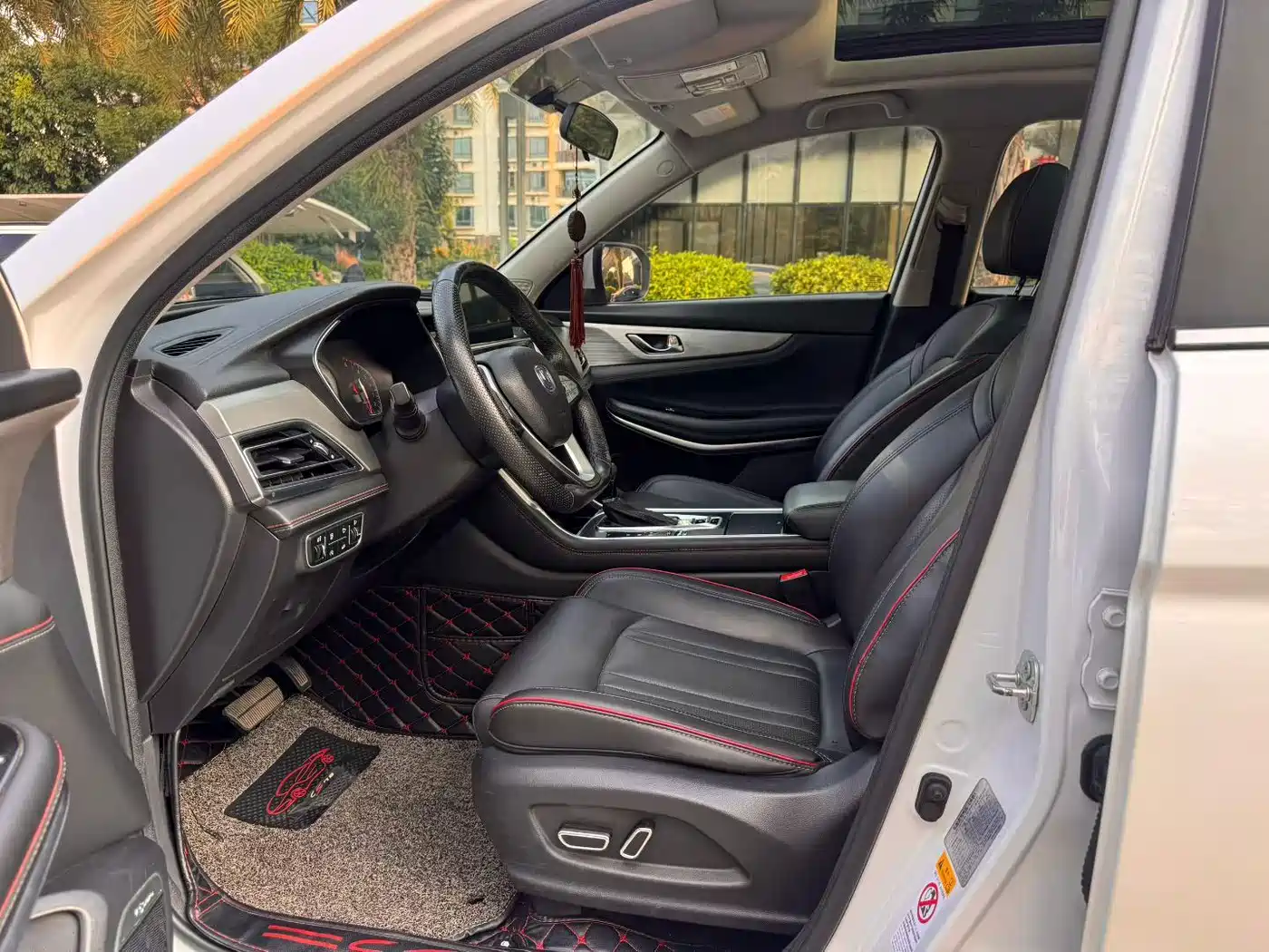 Photo 6 - Changan CS75