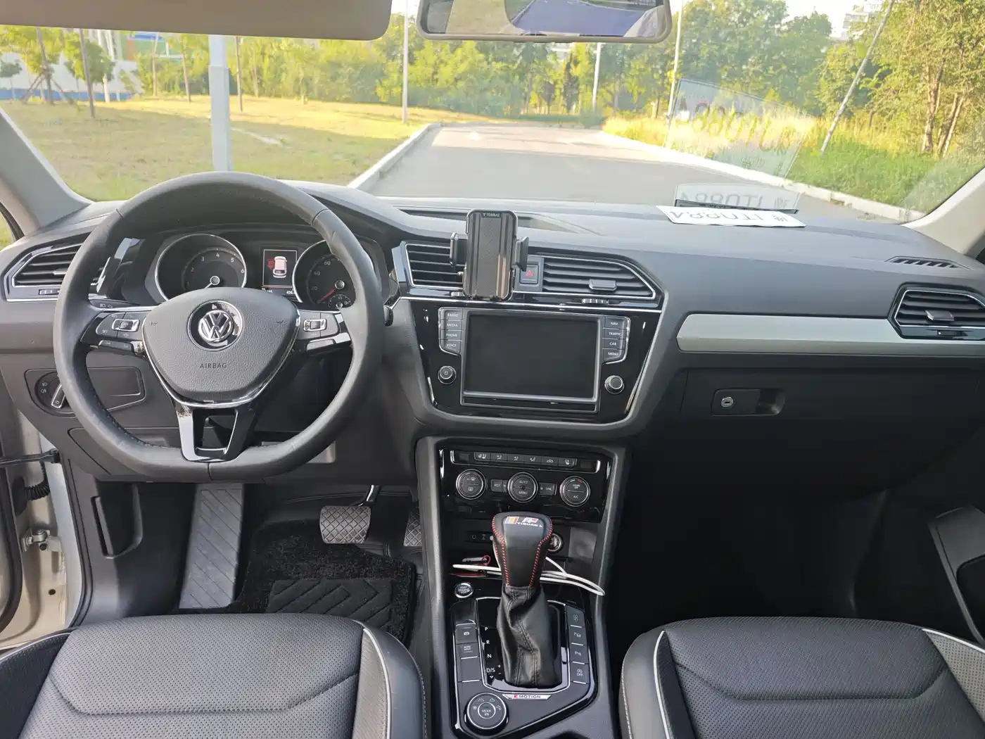 Фото 13 - Volkswagen Tiguan L