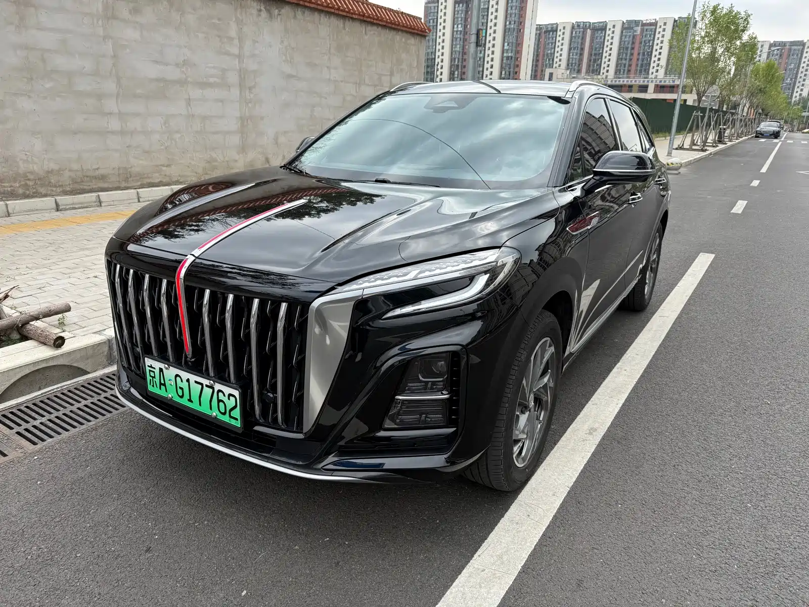 Photo 1 - Hongqi HS3 PHEV
