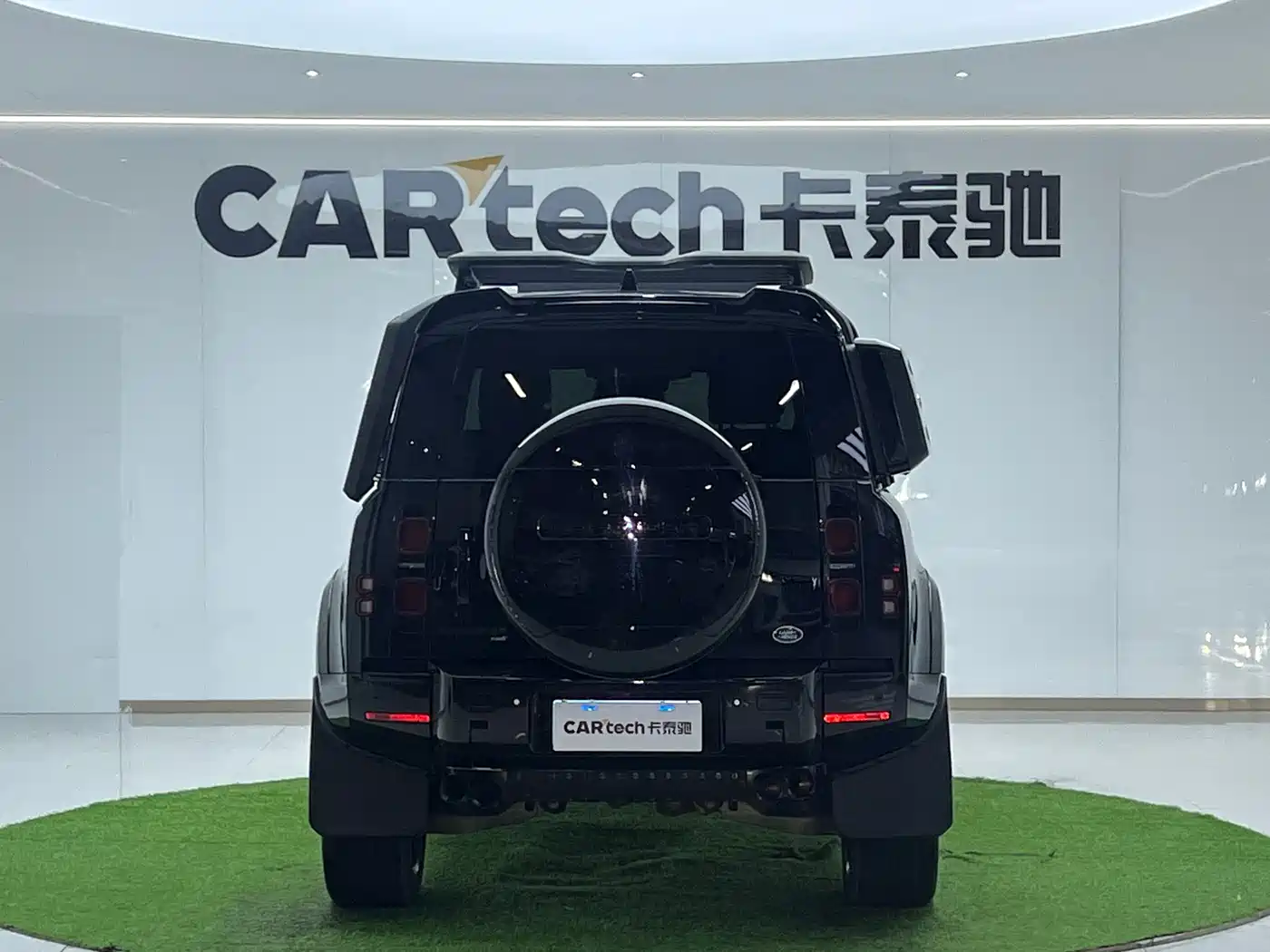 Land Rover Defender 2023 Facelift 90 3.0T P400 XS фото 5