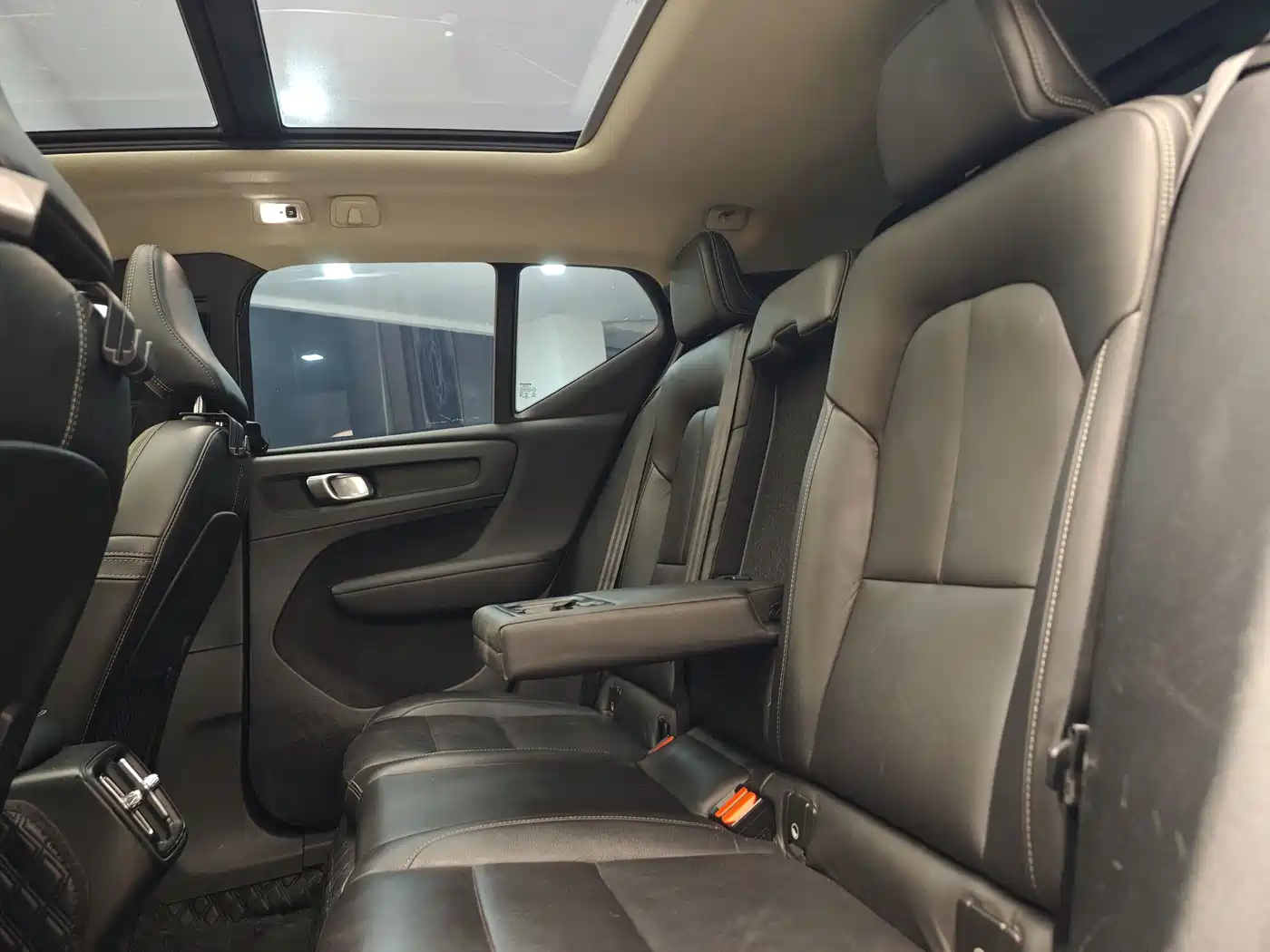 Фото 23 - Volvo XC40