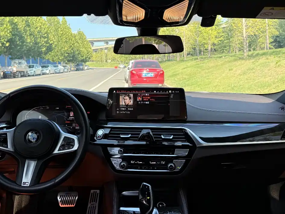 BMW 5 Series 2020 525Li M Sport Package фото 5