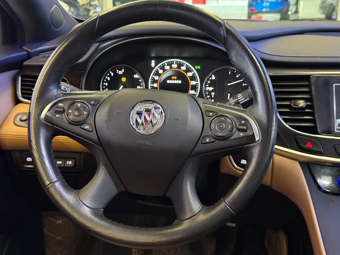 Buick LaCrosse 2018 Model 20T Luxury Edition фото 12