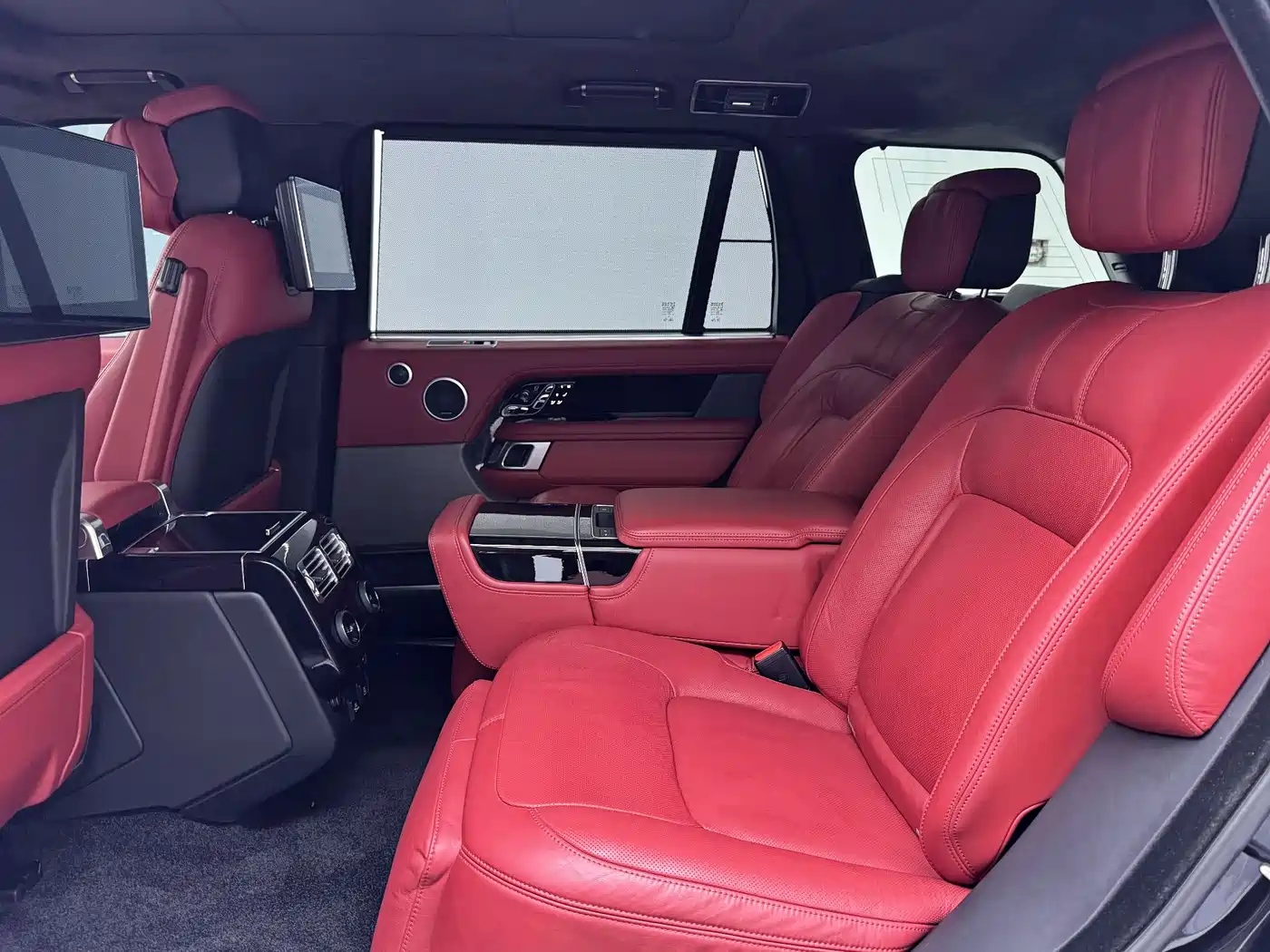 Land Rover Range Rover 2022 3.0 L6 400PS Prestige Genesis Extended Edition фото 19