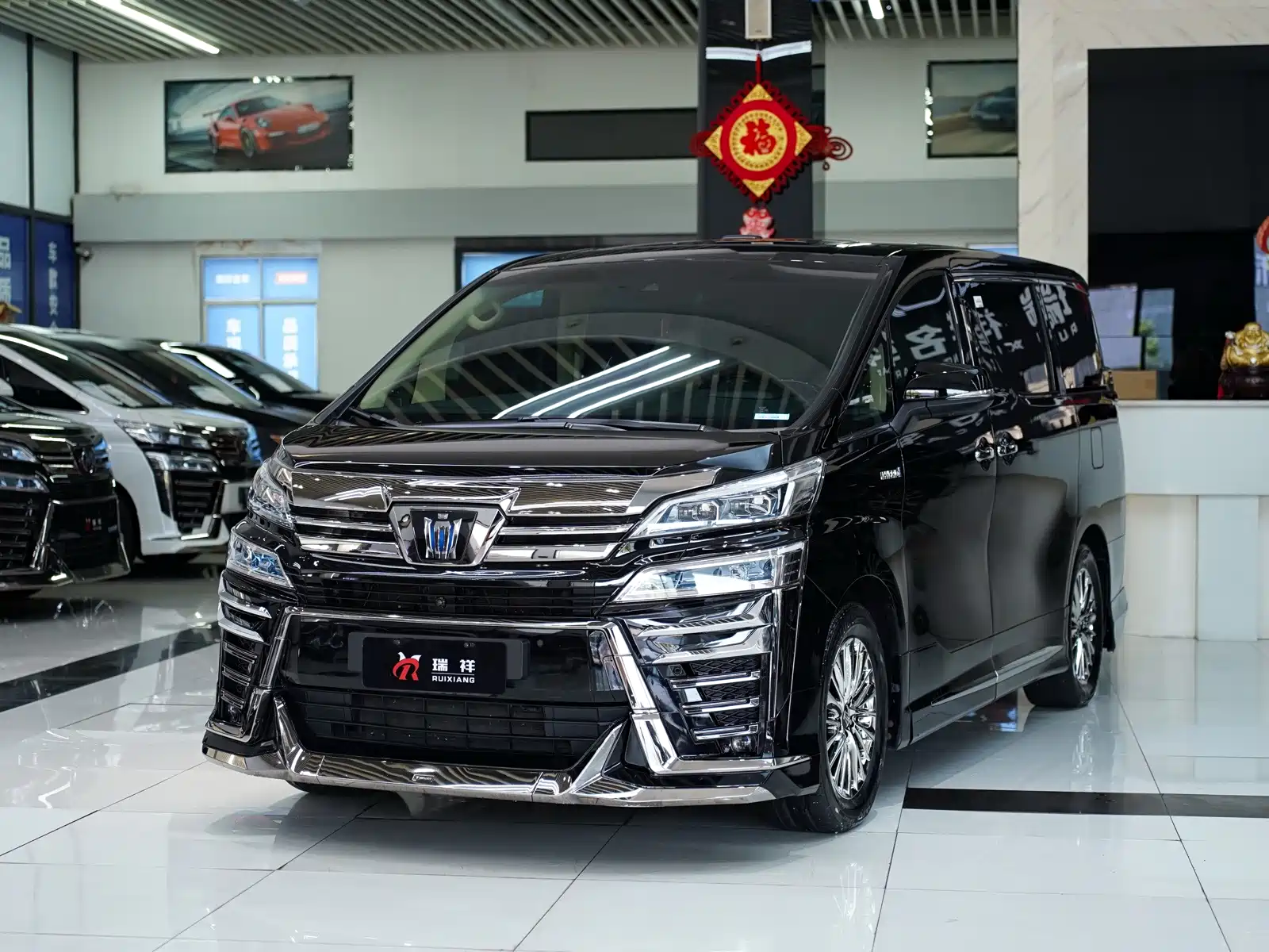 Фото 1 - Toyota Vellfire