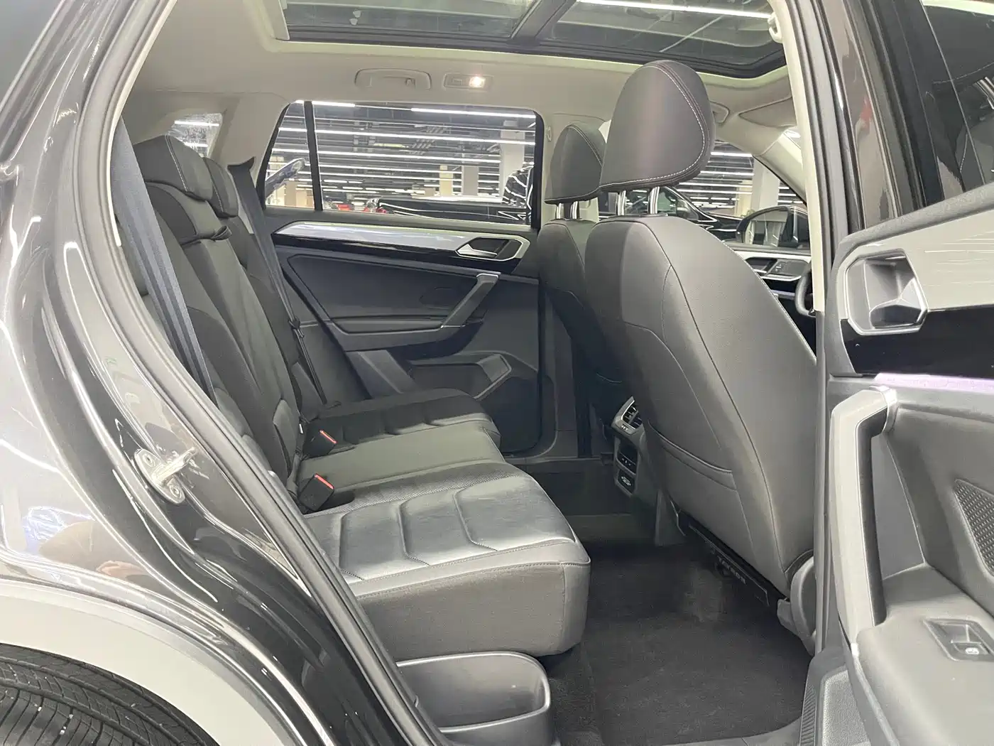 Volkswagen Tayron 2022 280TSI 2WD Luxury Smart Connect Edition фото 13