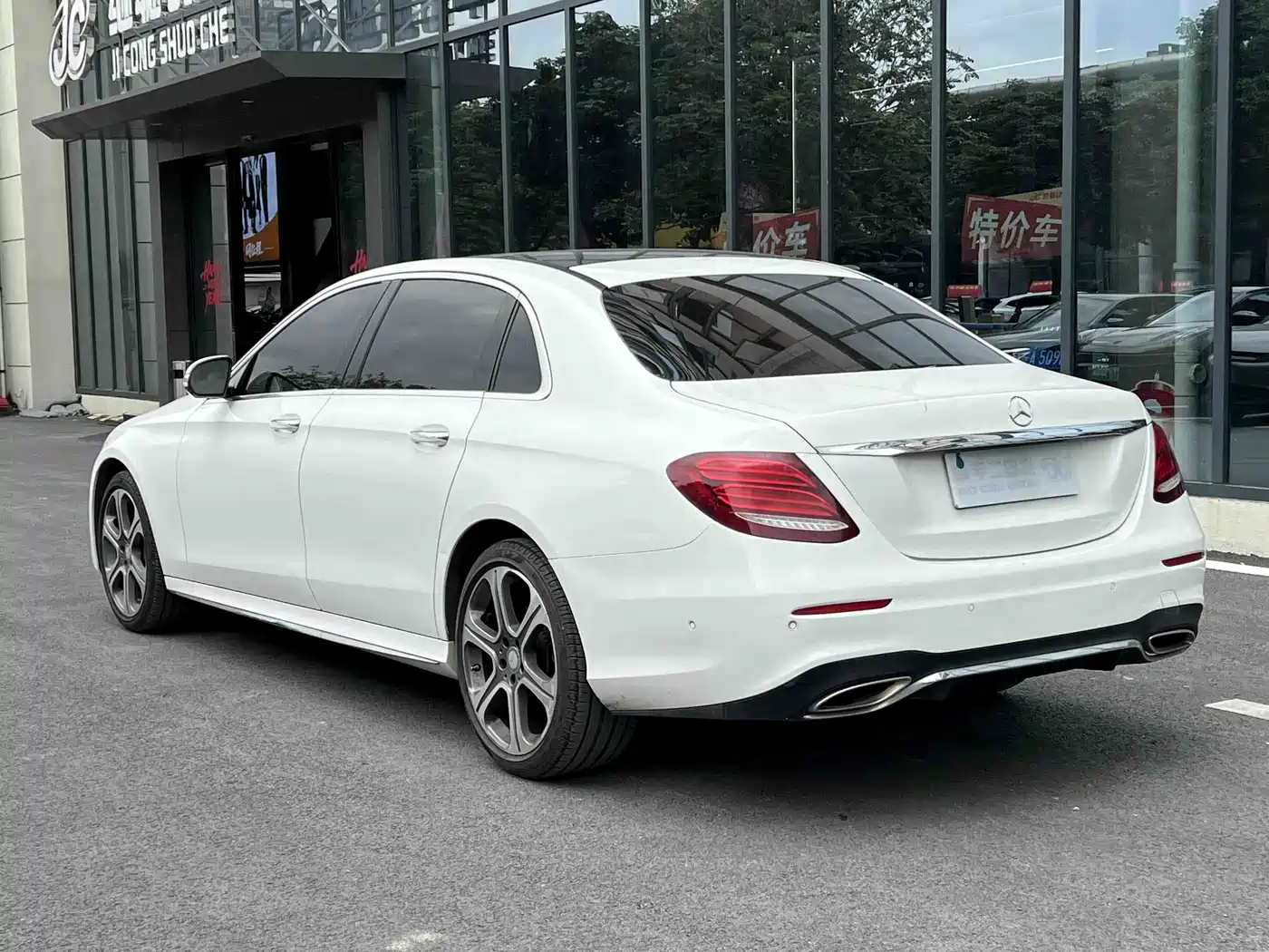 Mercedes-Benz E-Class 2016 E 300 L Sport Fashion Type фото 8