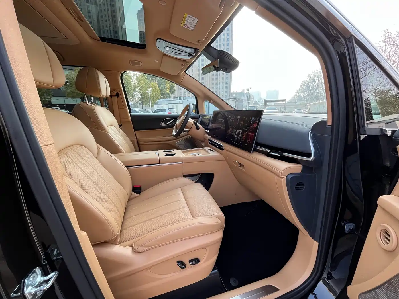 Voyah Auto Voyah Dreamer 2025 PHEV AWD Flagship Kunpeng Edition фото 18