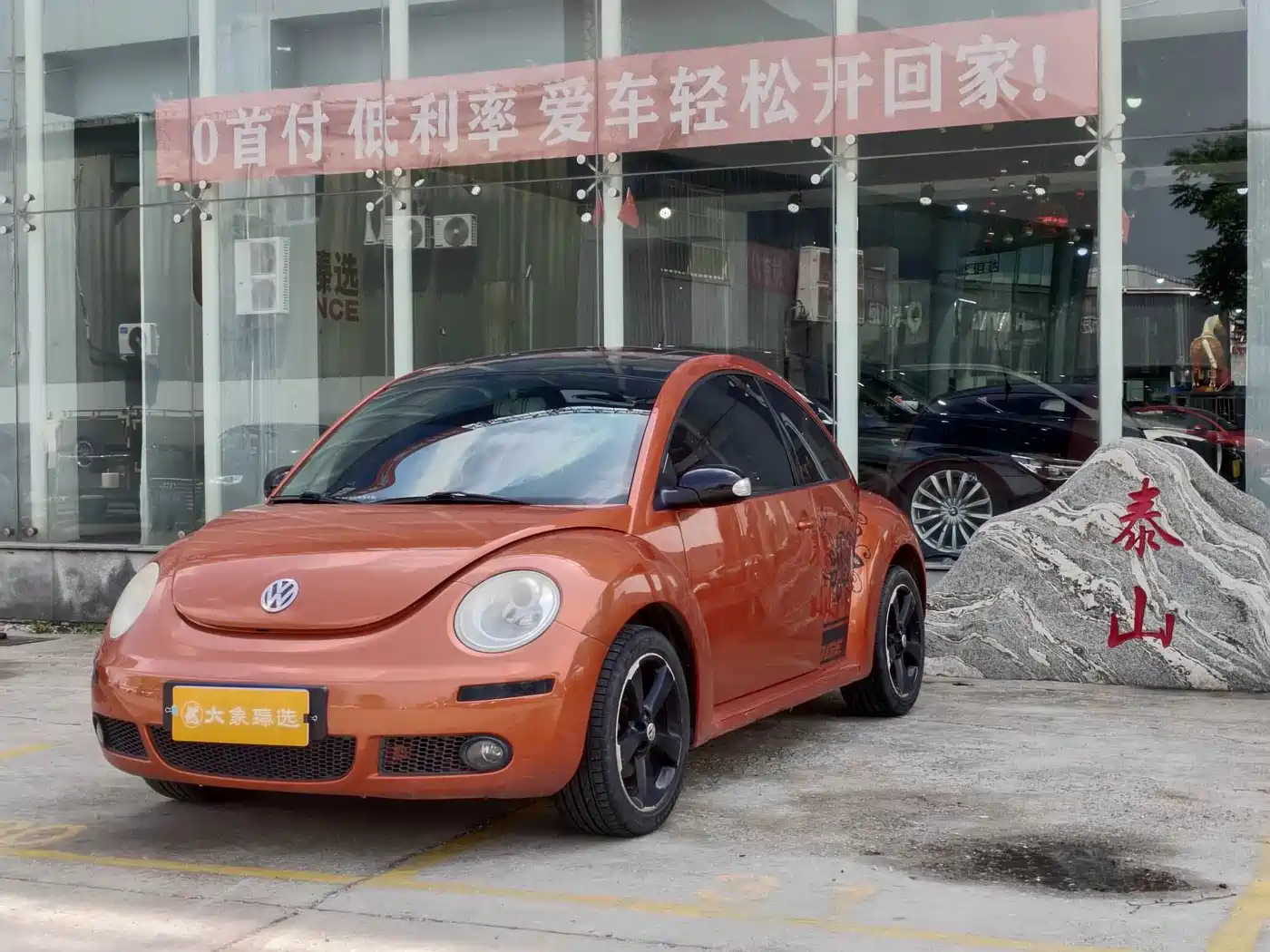 Volkswagen Beetle 2010 Model 2.0 BlackOrange Comfort Edition
