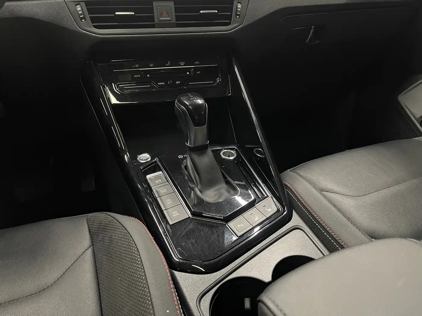 Volkswagen Tayron 2022 280TSI 2WD Luxury Smart Connect Edition фото 17