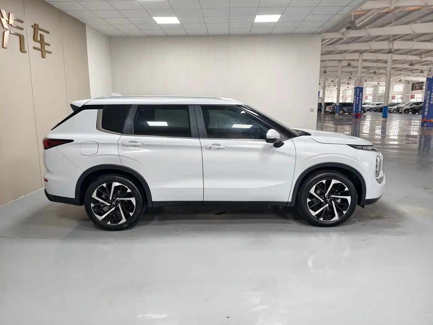 Mitsubishi Outlander 2023 2023 1.5T CVT FWD Premium Edition 5-seater