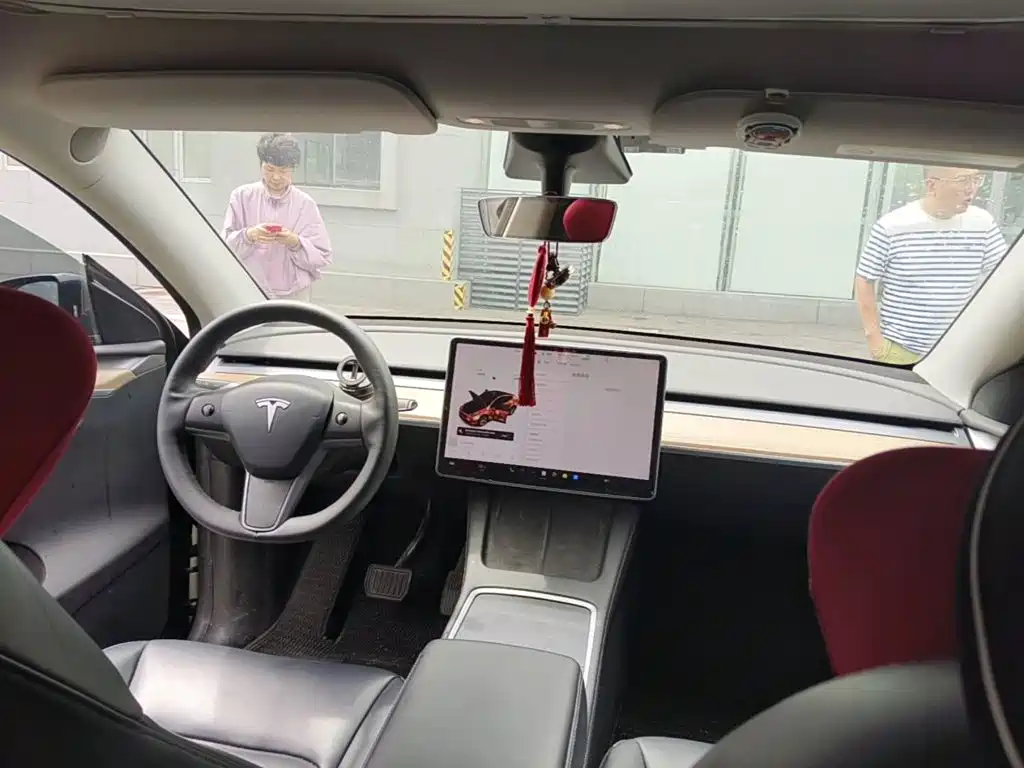 صورة 11 - Tesla Model Y