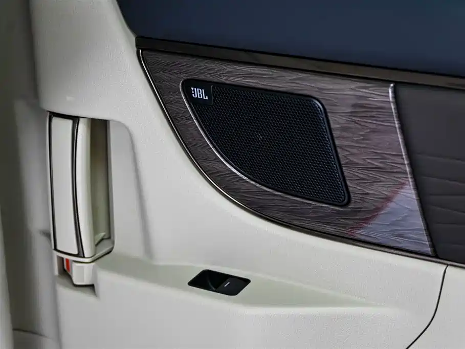 Toyota Vellfire 2024 Crown Hybrid 2.5L Executive Premium Edition фото 33