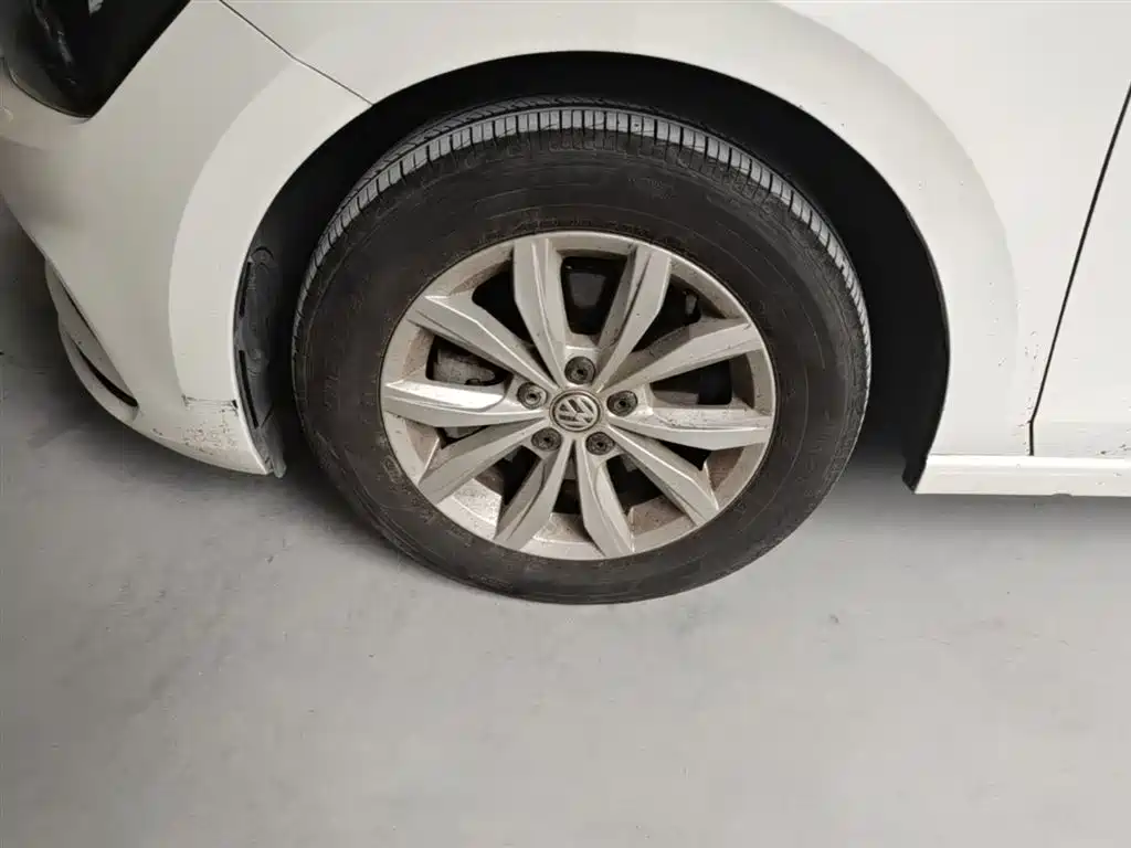 Volkswagen Polo 2019 Plus 1.5L Automatic Colorful Tech Edition фото 23