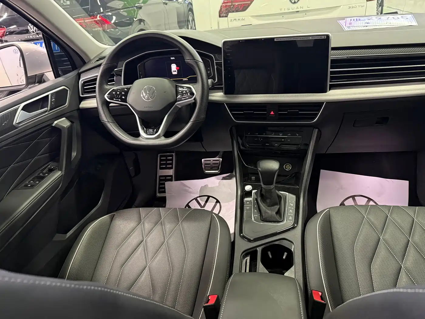 Volkswagen Tiguan L 2022 330TSI Auto 2WD R-Line Premium Edition фото 10