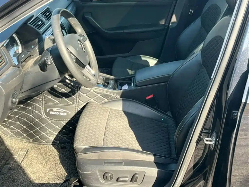 Škoda Superb 2018 TSI330 DSG Comfort Edition China V фото 12