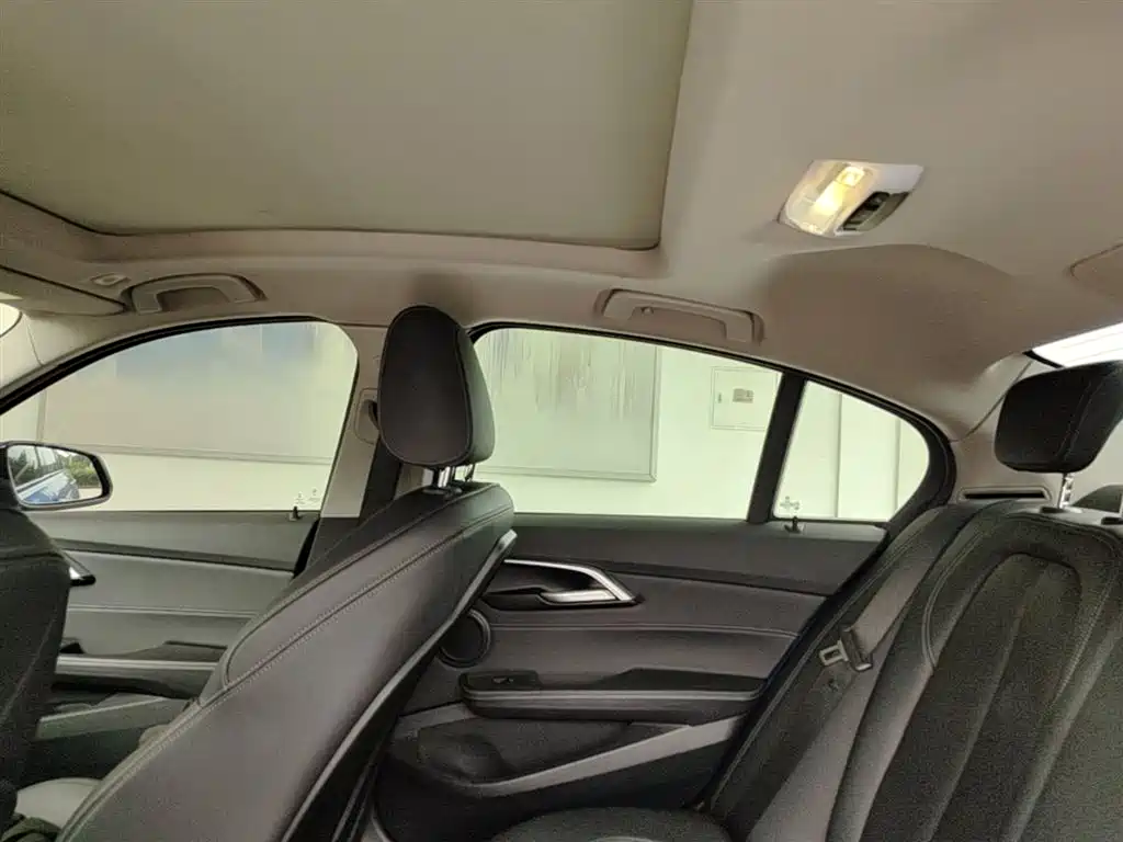 BMW 1 Series 2019 118i M Sport Package фото 25