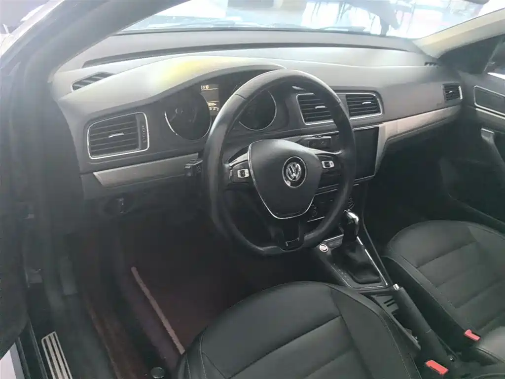 Volkswagen Lavida 2017 230TSI DSG Comfort Edition фото 10
