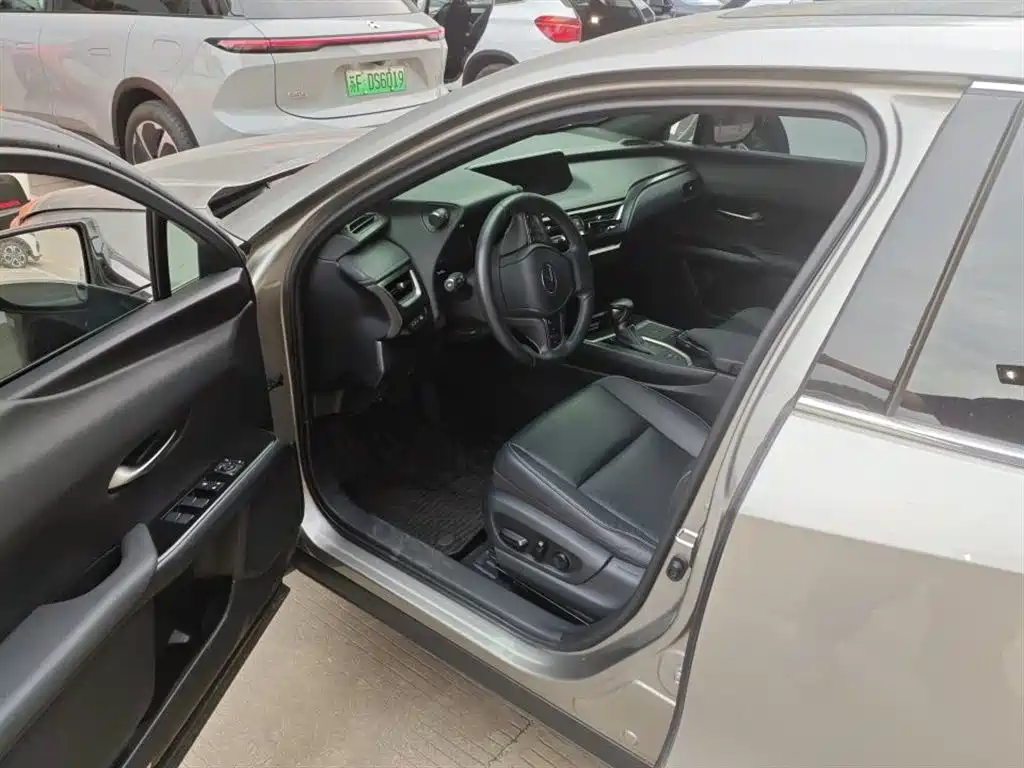 Lexus UX 2020 260h Explore Fun Edition China V фото 6
