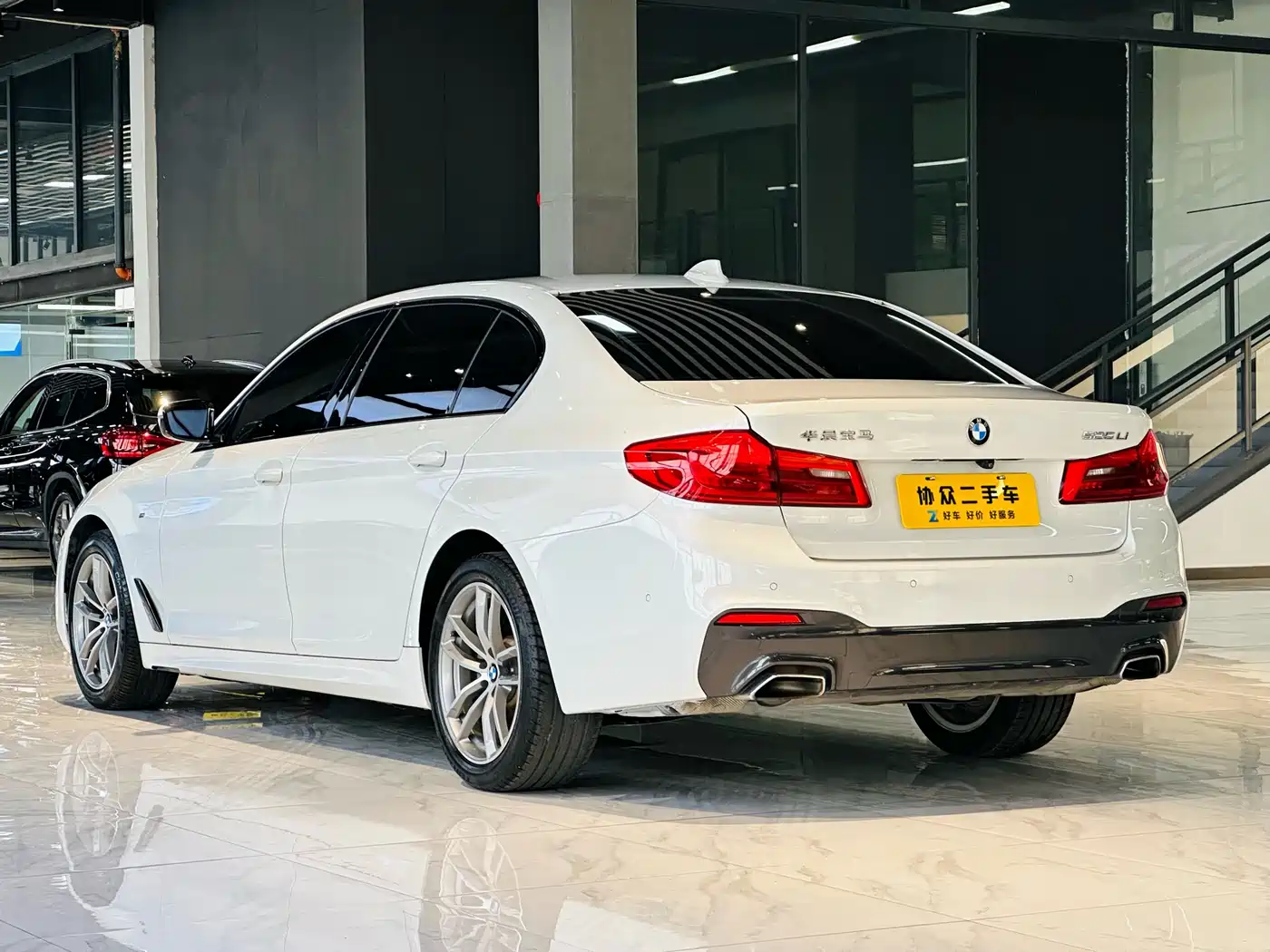 BMW 5 Series 2019 525Li M Sport Package фото 3