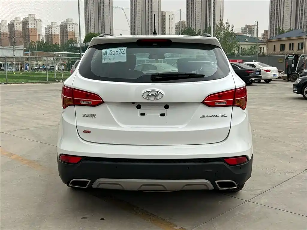 Hyundai Santa Fe 2013 Model 2.4L Automatic 2WD Smart фото 4