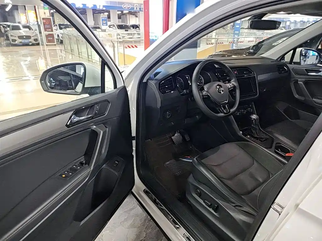 Volkswagen Tiguan L 2019 330TSI Automatic 2WD Smart Luxury Edition China VI фото 16