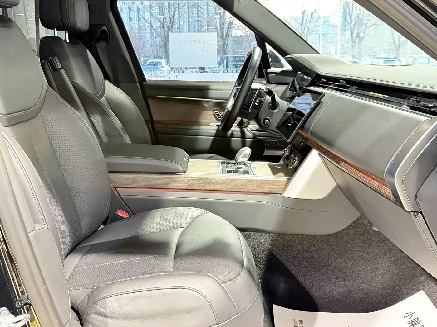 Land Rover Range Rover 2023 3.0 L6 400PS Golden Age 7-Seater Long Wheelbase фото 6