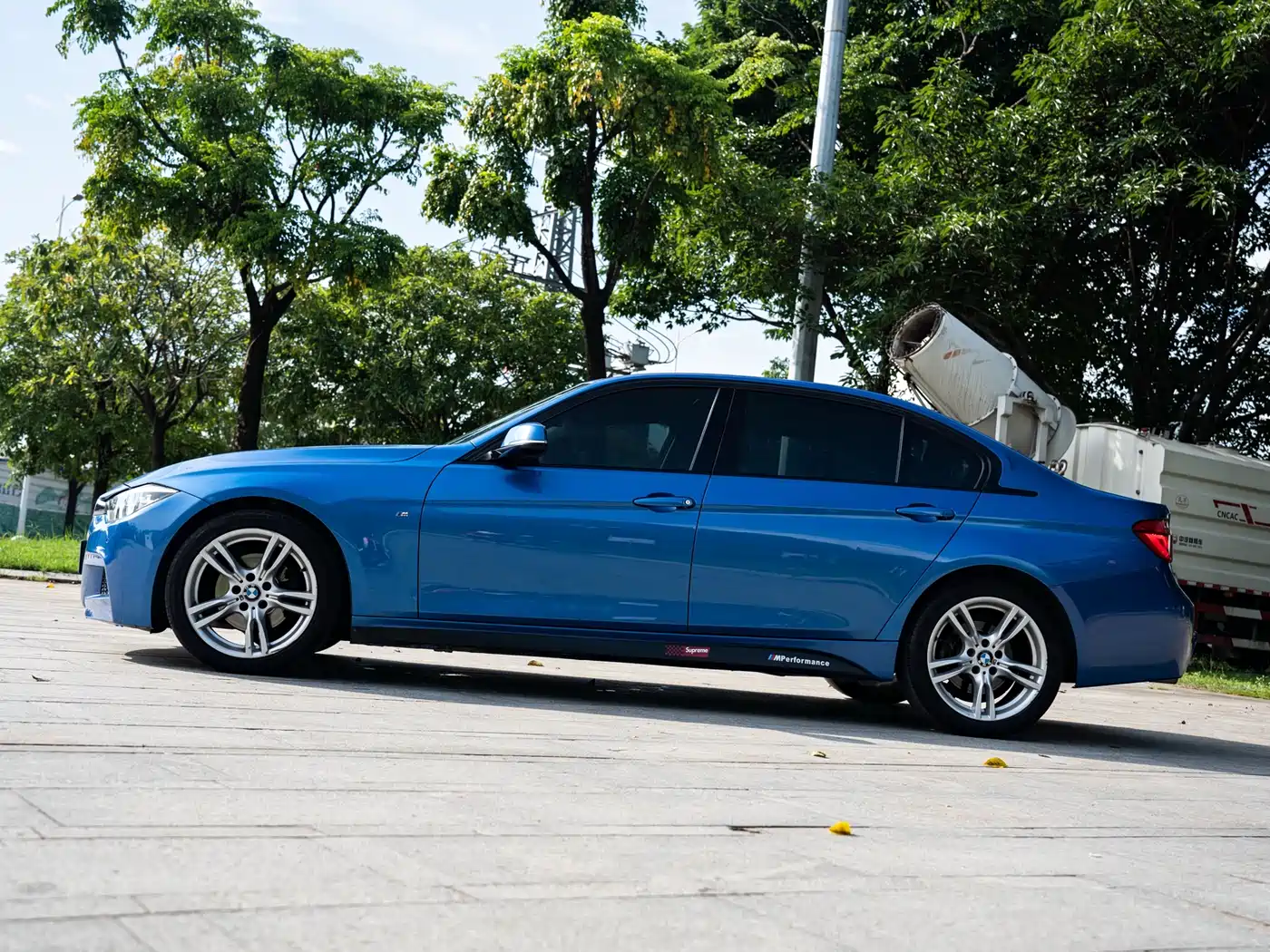 BMW 3 Series 2017 320Li M Sport фото 3