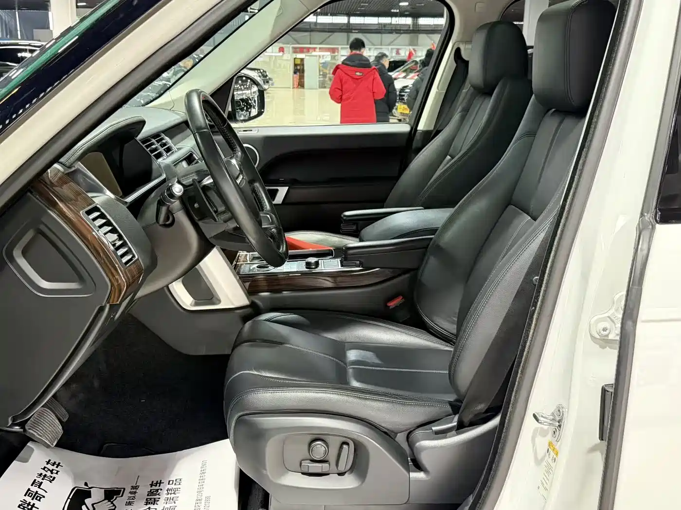 Land Rover Range Rover 2017 3.0 SC V6 Golden Age Edition фото 4