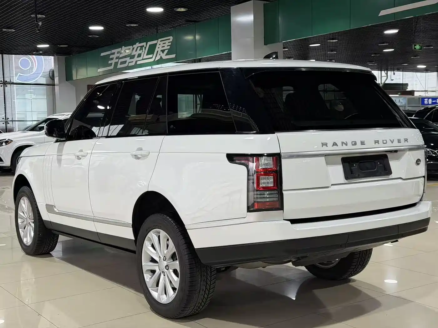 Land Rover Range Rover 2017 3.0 SC V6 Golden Age Edition фото 14