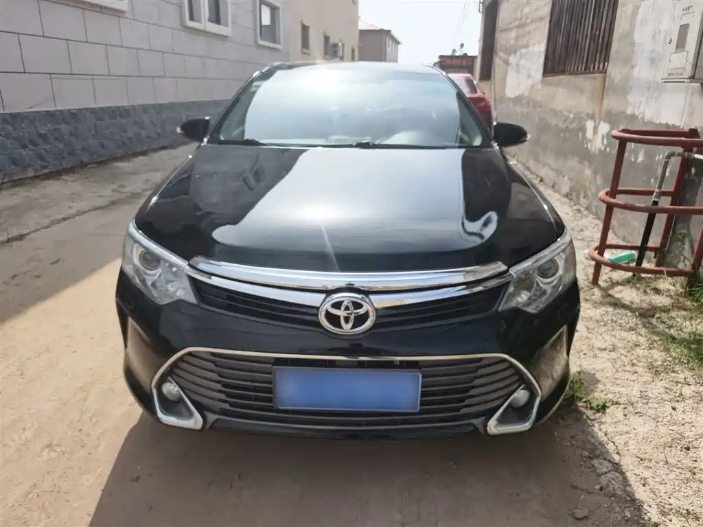 Toyota Camry 2015 2.5G Luxury Navigation Edition фото 3