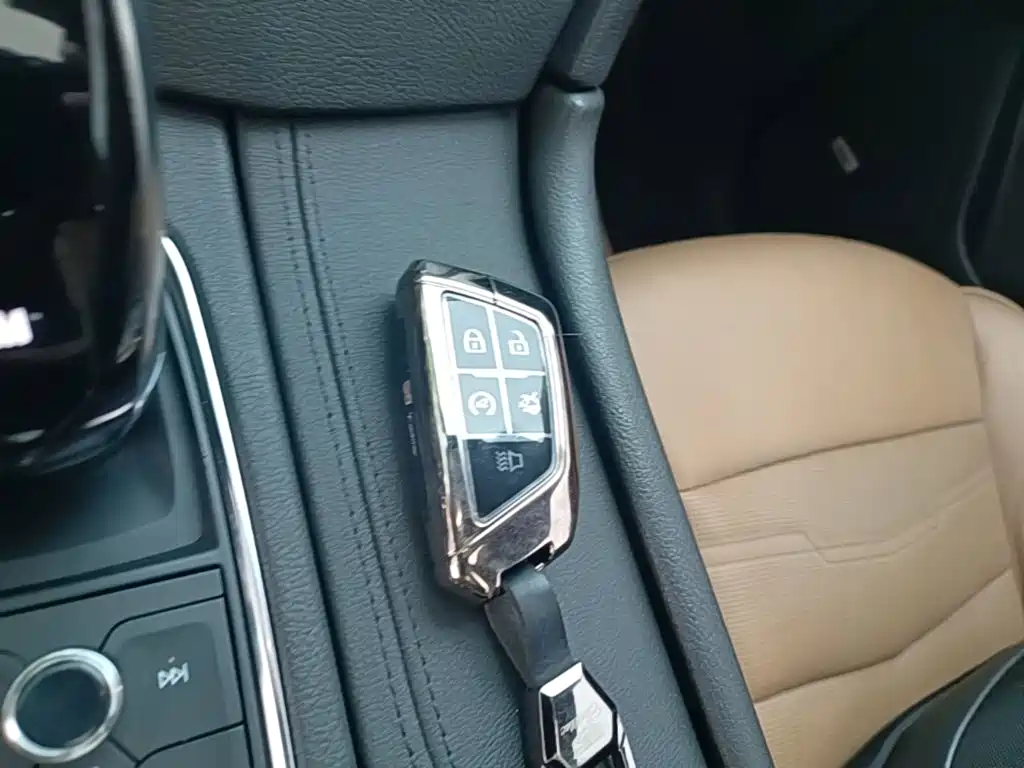 Фото 9 - Cadillac XT5