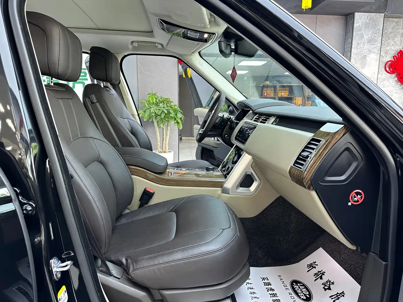 Land Rover Range Rover 2018 3.0 SC V6 Vogue Heritage Extended Edition фото 9