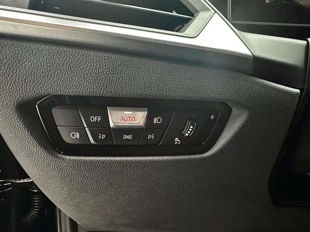 BMW 3 Series 2023 320Li M Sport Package фото 18