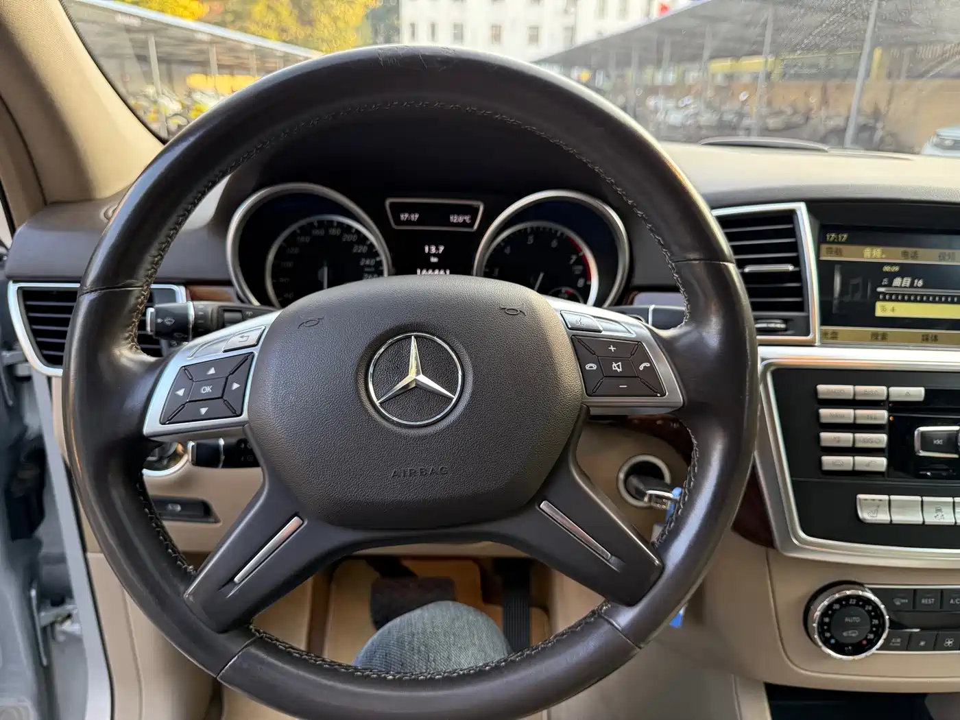 Mercedes-Benz M-Class 2012 Model ML 350 Luxury фото 17
