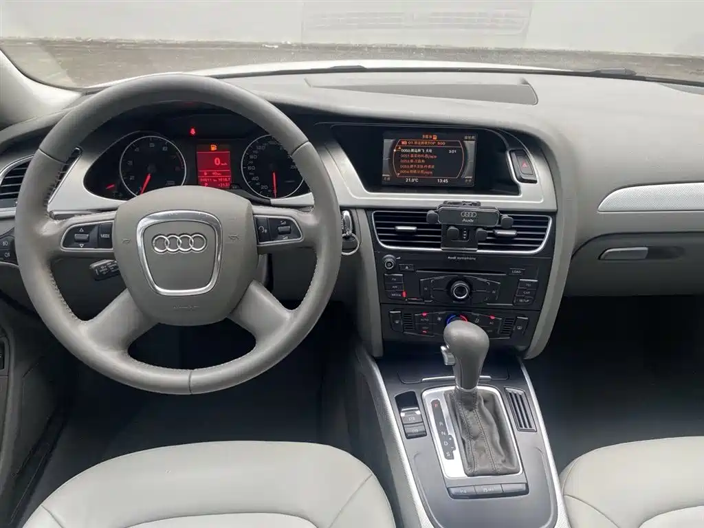 Audi A4L 2012 2.0 TFSI Auto Standard фото 6