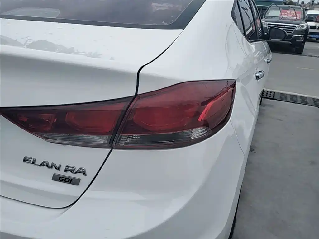 Hyundai Elantra 2016 Model 1.6L Automatic Smart Elite фото 8